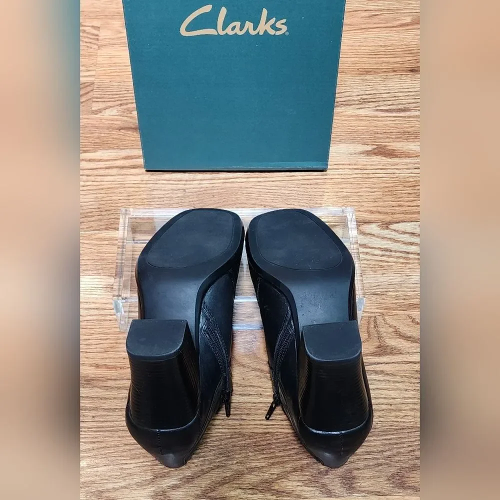 Clarks Women's Size 7.5M Black Leather Block Heel Zipper Bootie Boots